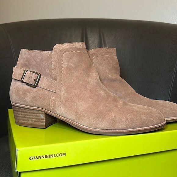 Gianni Bini Tan Suede Booties. Great Condition Size 8.5 - Picture 1 of 6